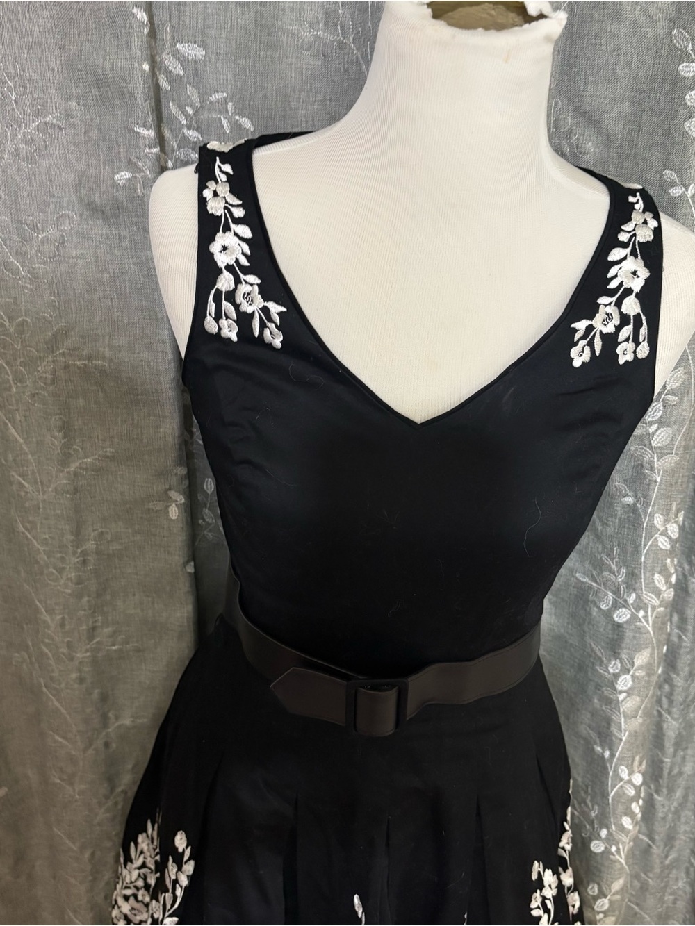 White House Black Market Black Dress with White Floral Embroidery - Picture 4 of 5
